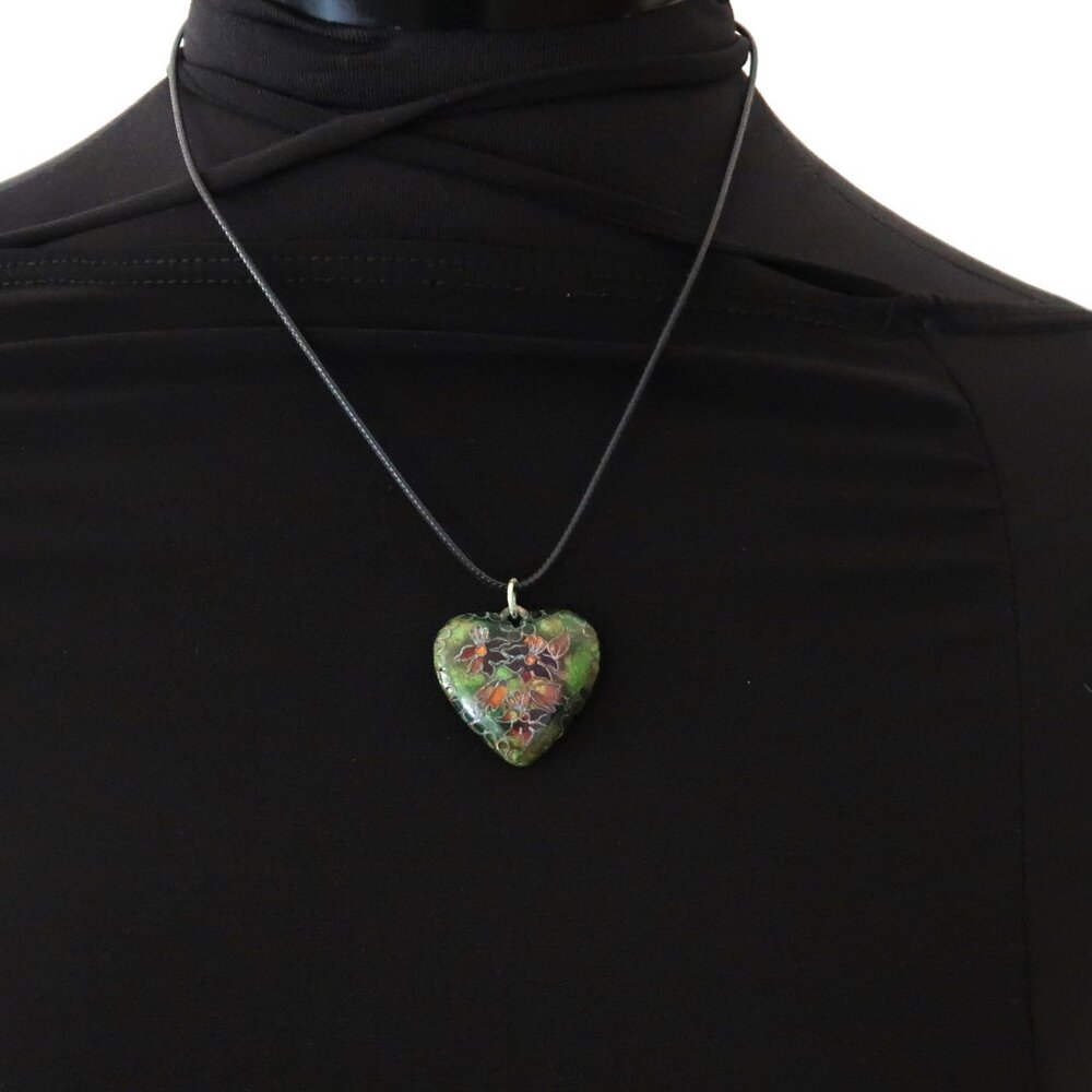 Vintage Chinese Style Green Flowered Heart Glass Like Material Necklace Pendant - Picture 2 of 5